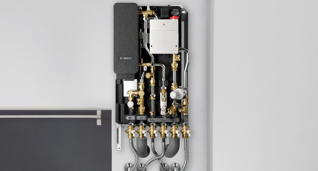 Bosch Wohnungsstation, installiert in der Küche, verteilt Warmwasser in der Wohnung